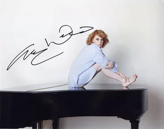 Alicia Witt autograph