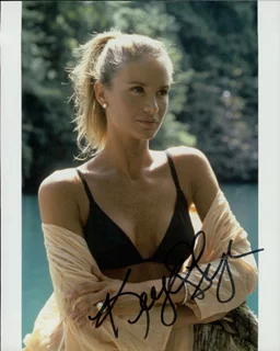 Kelly Lynch autograph