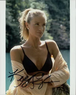 Kelly Lynch autograph