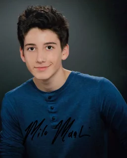Milo Manheim autograph