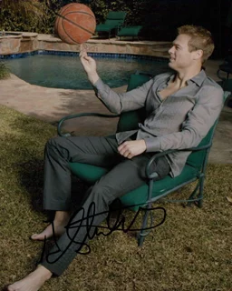 George Stults autograph