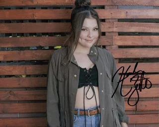 Hannah Zeile autograph