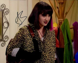 Ariela Barer autograph