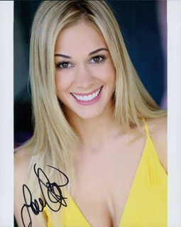 Lauren Compton autograph