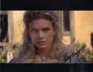 Kelly Greyson autograph