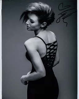 Nicky Whelan autograph