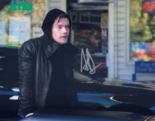 Alfie Allen autograph