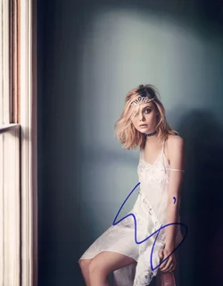 Elle Fanning autograph