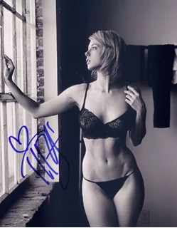 Iliza Shlesinger autograph
