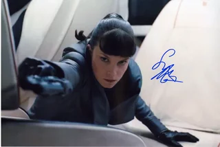 Sylvia Hoeks autograph