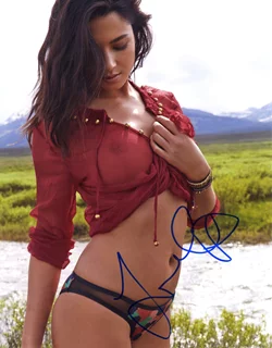 Jessica Gomes autograph