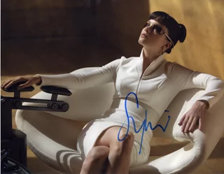 Sylvia Hoeks autograph