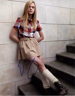 Elle Fanning autograph