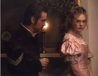 Elle Fanning autograph