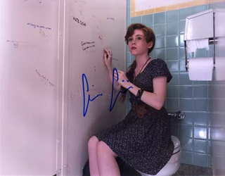 Sophia Lillis autograph