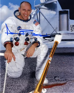Alan Bean autograph