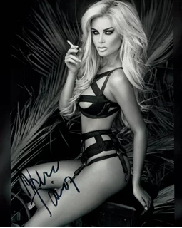 Kina Tavarozi autograph