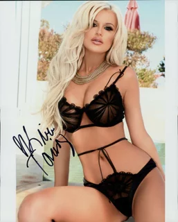 Kina Tavarozi autograph