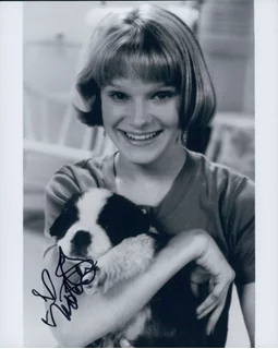 Nicholle Tom autograph