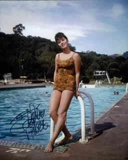 Stefanie Powers autograph