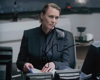 Robin Wright Penn autograph