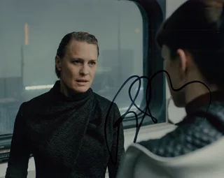 Robin Wright Penn autograph