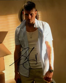 Sean Faris autograph