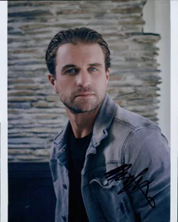 Milo Gibson autograph