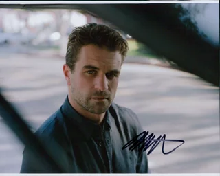 Milo Gibson autograph