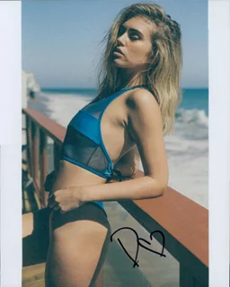 Delilah Belle Hamlin autograph