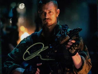 Joel  Kinnaman autograph
