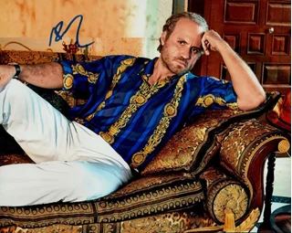 Edgar Ramirez autograph