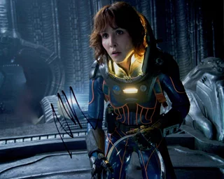 Noomi Rapace autograph