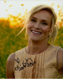 Nicholle Tom autograph