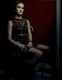 Nicholle Tom autograph