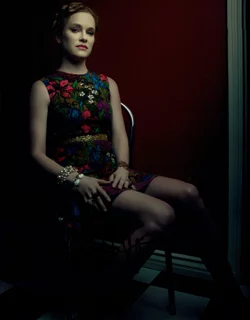 Nicholle Tom autograph