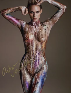 Amber Valletta autograph