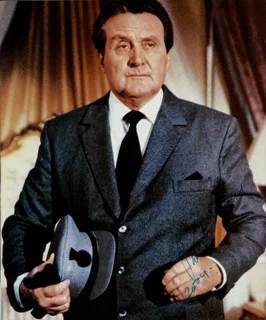 Patrick MacNee autograph