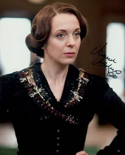 Amanda Abbington autograph