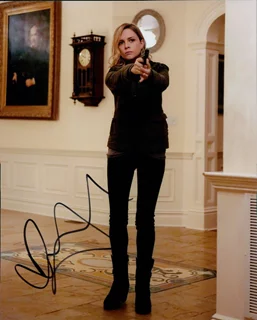 Ruth Bradley autograph