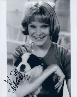 Nicholle Tom autograph