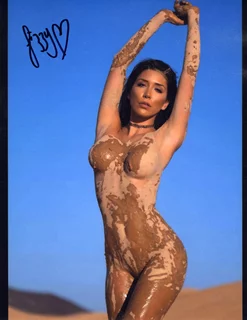 Lizzeth Acosta autograph