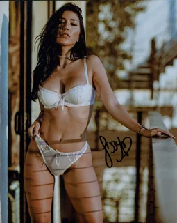 Lizzeth Acosta autograph