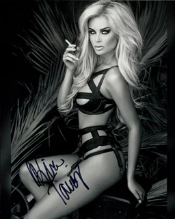 Kina Tavarozi autograph