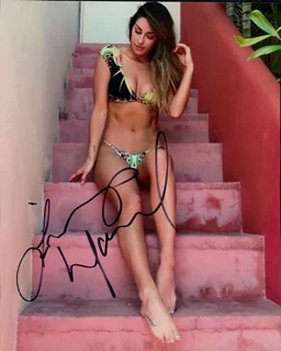 Lindsey Harrod autograph