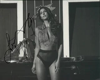 Lindsey Harrod autograph