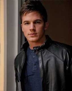 Matt Lanter autograph