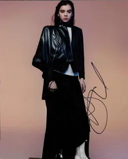 Hailee Steinfeld autograph
