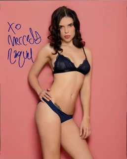 Mercedes Raquel autograph