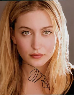 Olivia Macklin autograph